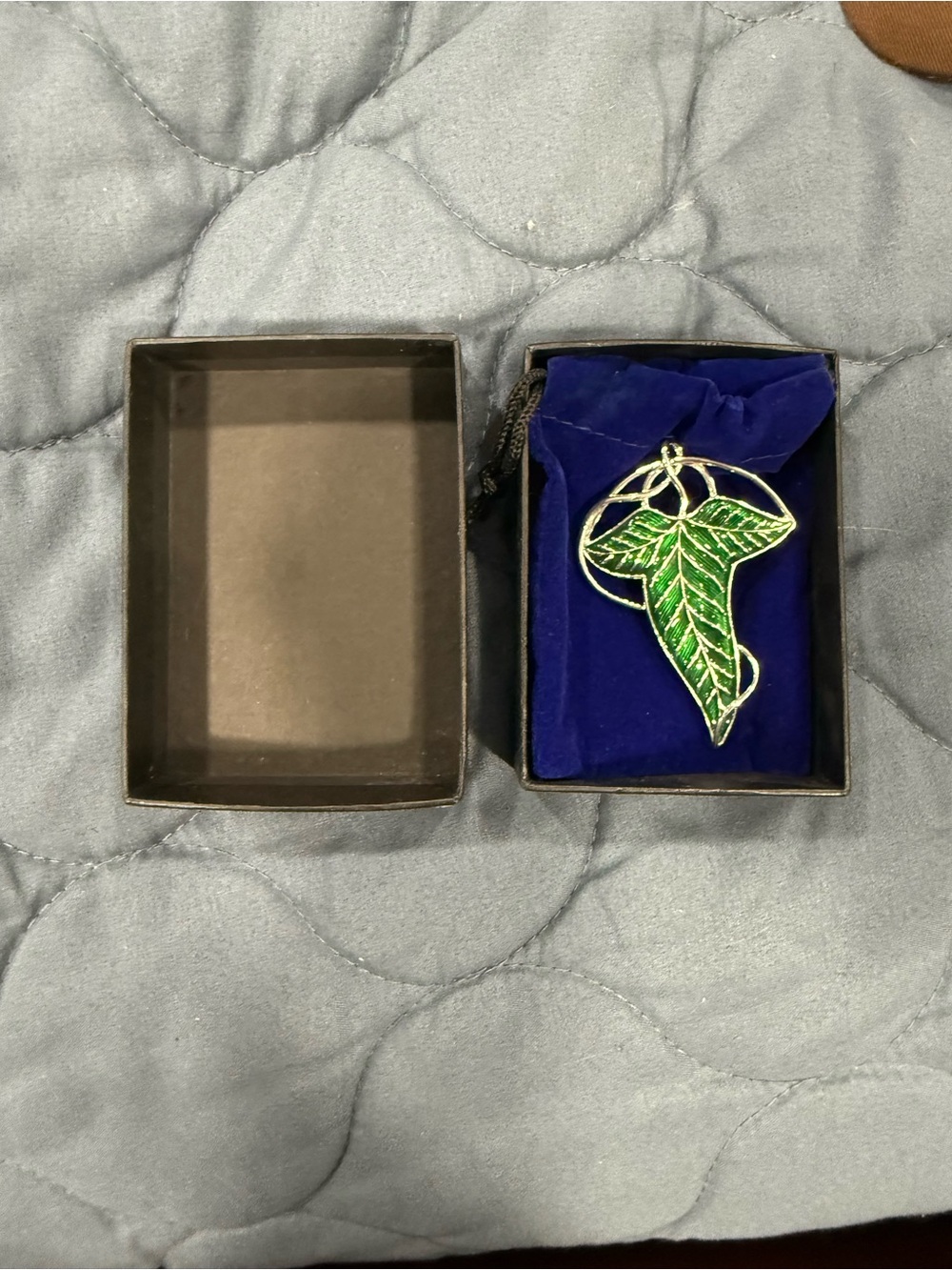 Lord of the rings leaf pendant